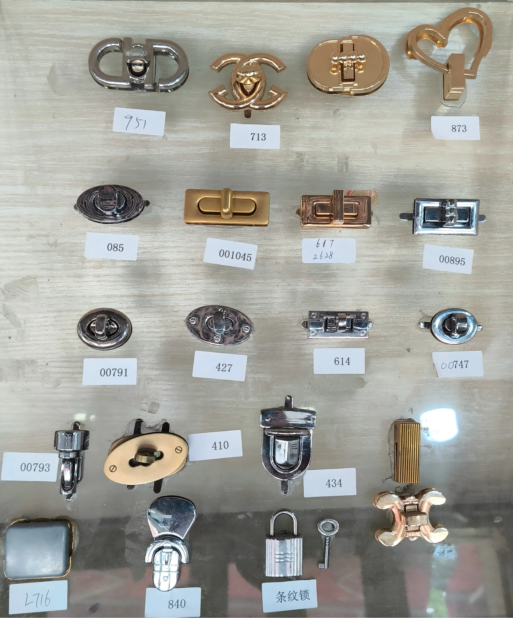 Ladies Bag Twist Lock Clasp in Stock Customised logo Available Low Price Direct From Hardware Source Factory