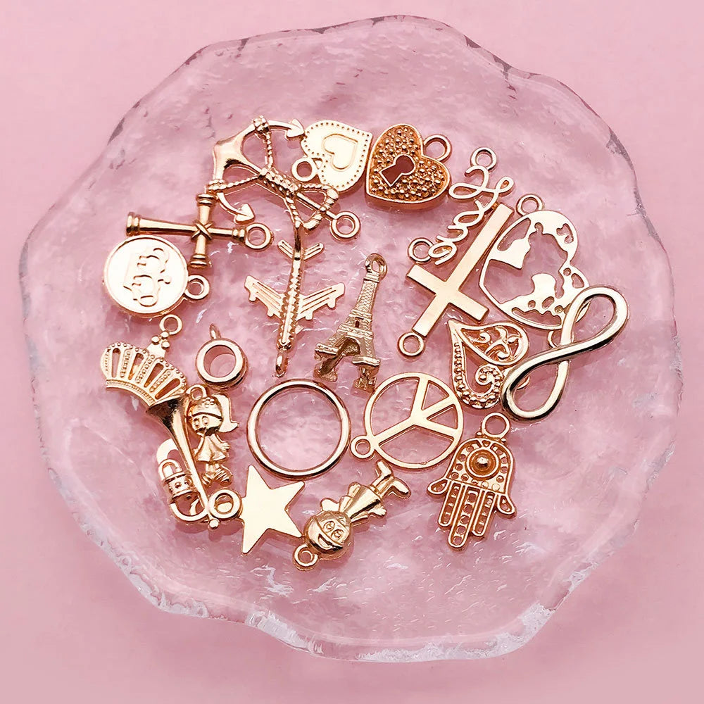 Variety of Metal Bag Decorations Pendant for Women Novelty Charm for Jewelry Gold Plated Lucky Fashion Jewelry Pendants Charm