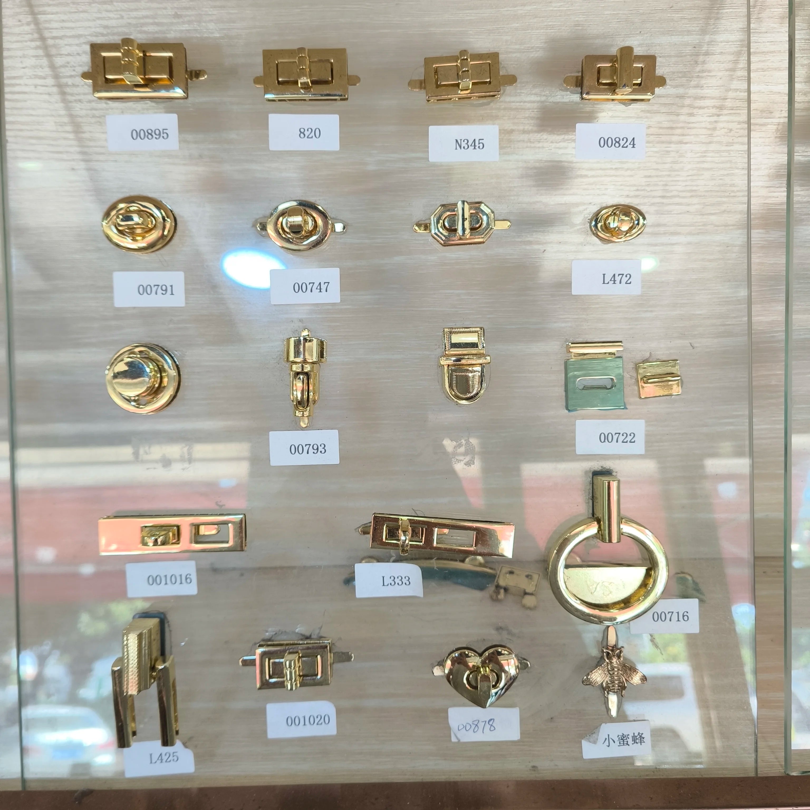 Ladies Bag Twist Lock Clasp in Stock Customised logo Available Low Price Direct From Hardware Source Factory