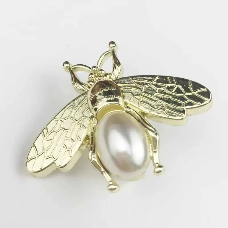 High Quality Customized Luxury Brand Hardware Bag Buckle Honey Bee Label Accessories Jewelry Alloy Pearl High Lock Tag Luggage