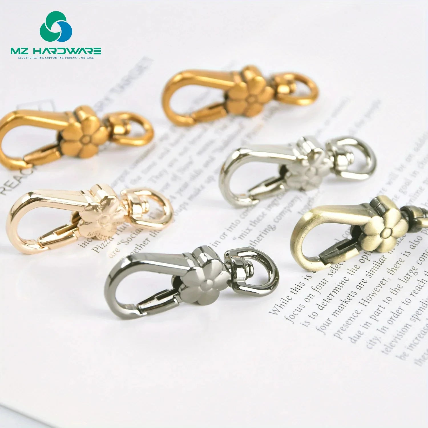 Flower Shape Dog Hook for Bags Dog Collar with Swivel Snap Carabiner Clip Material Spring Swivel Hook Bag Accessories