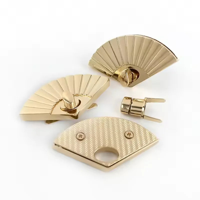 Good Quality Press Lock Corner Guard Bag Accessories Trunk Hardware Corner Handbag Lock Hardware Metal Turn Lock for Bag