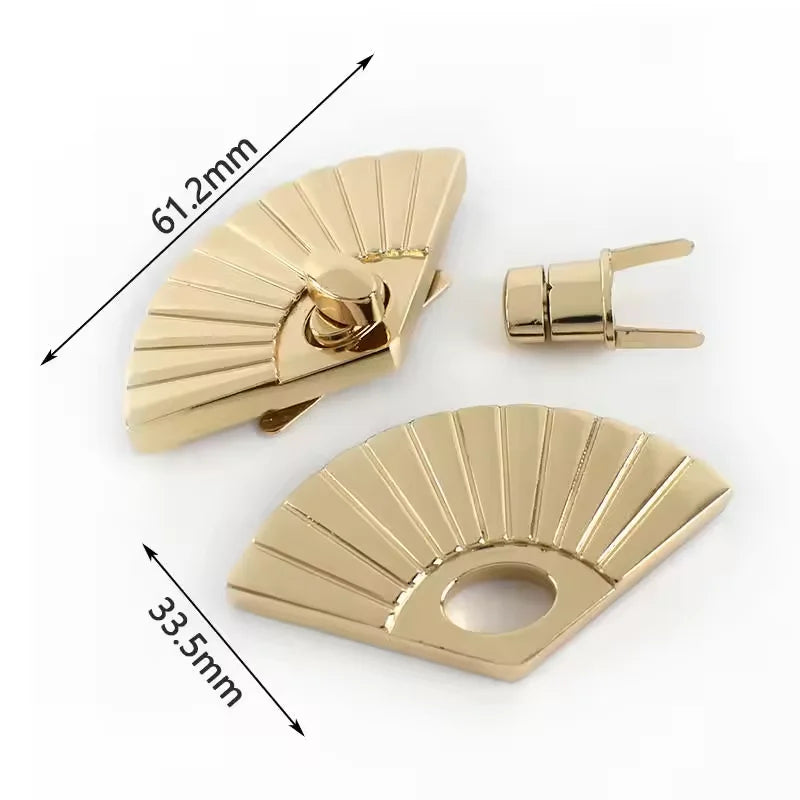 Good Quality Press Lock Corner Guard Bag Accessories Trunk Hardware Corner Handbag Lock Hardware Metal Turn Lock for Bag