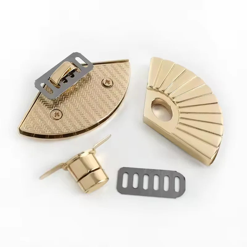 Good Quality Press Lock Corner Guard Bag Accessories Trunk Hardware Corner Handbag Lock Hardware Metal Turn Lock for Bag